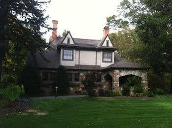 Bed & Breakfast North On Oakland 3*