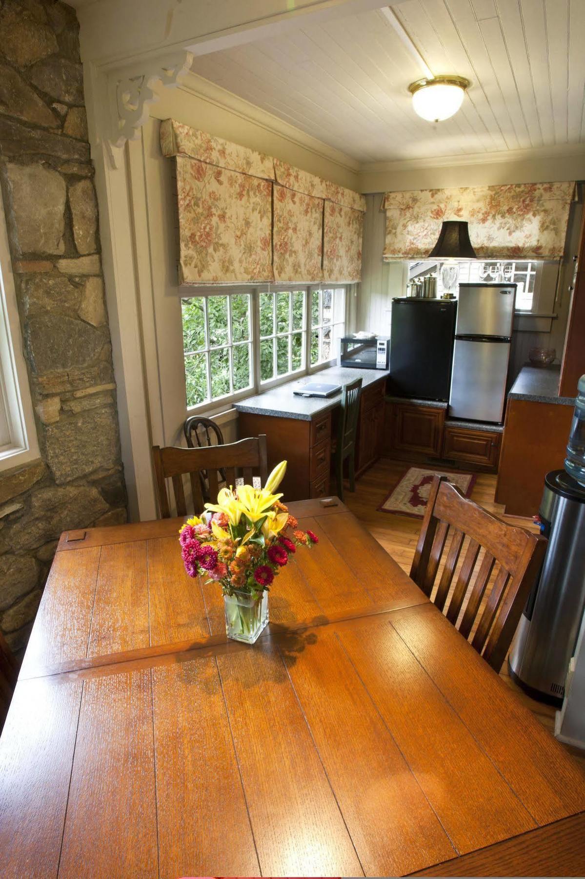 North On Oakland Bed & Breakfast 3*