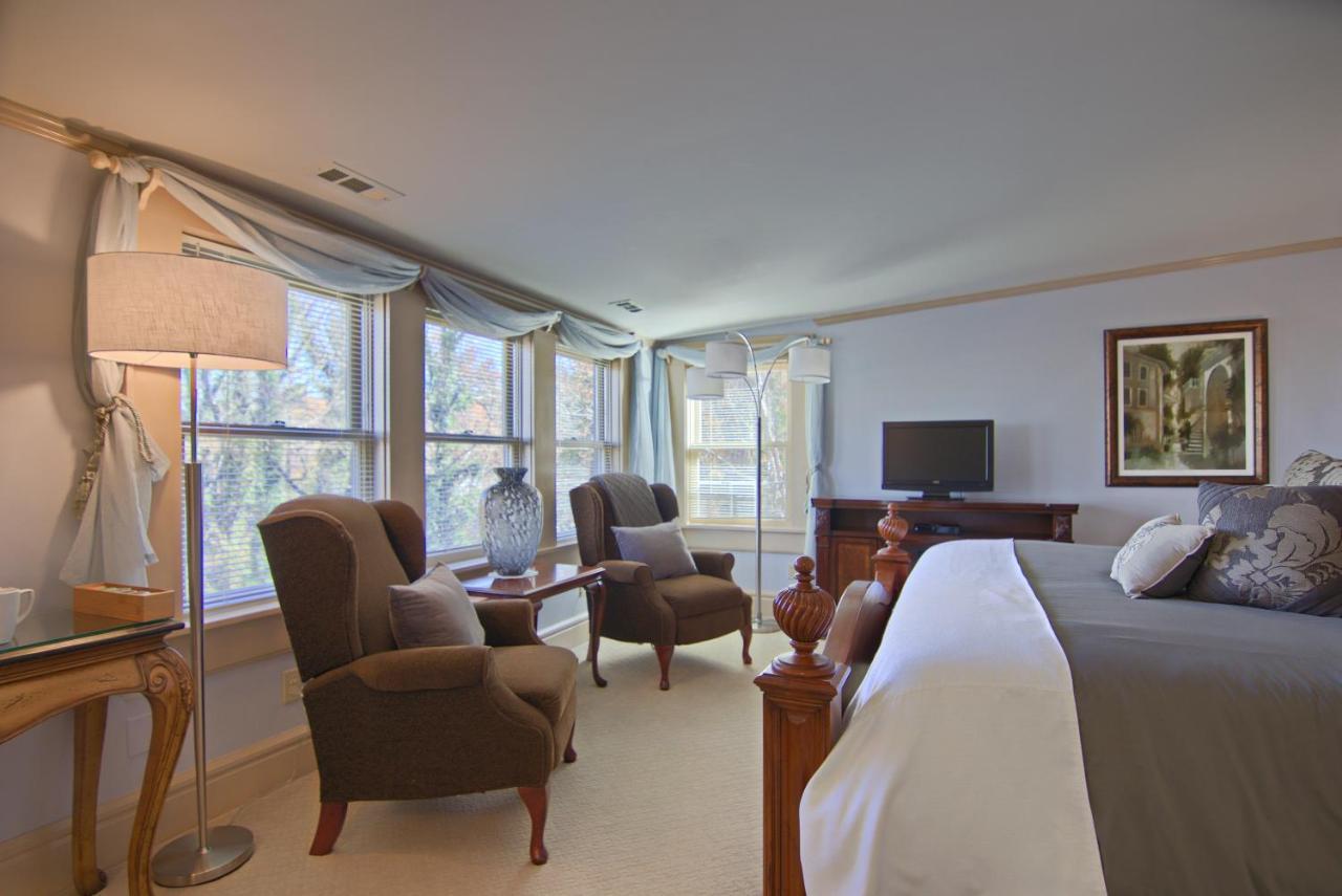 Bed & Breakfast North On Oakland 3*