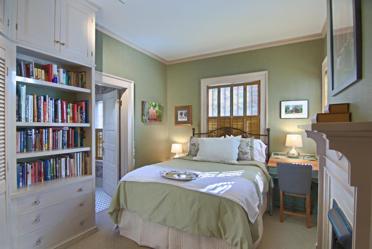 North On Oakland Bed & Breakfast 3*