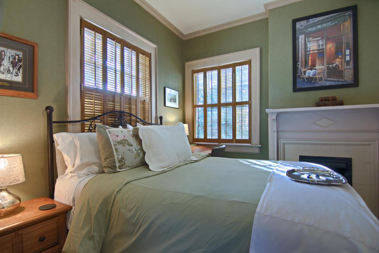 North On Oakland Bed & Breakfast