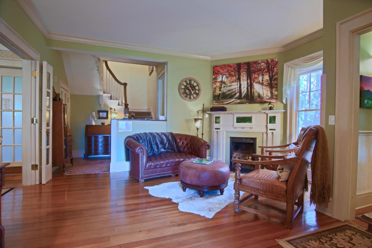 North On Oakland Bed & Breakfast