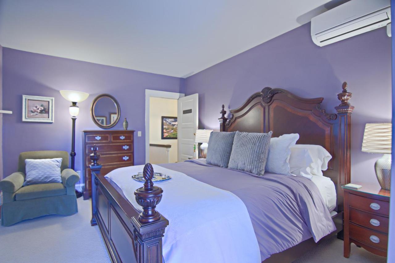 Bed & Breakfast North On Oakland 3*