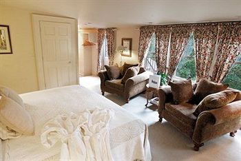 North On Oakland Bed & Breakfast 3*